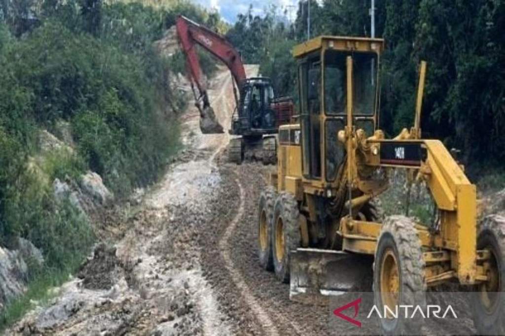Pengerjaan penanganan Jalan Lingkar Krayan oleh Kementerian PU di Kalimantan Utara