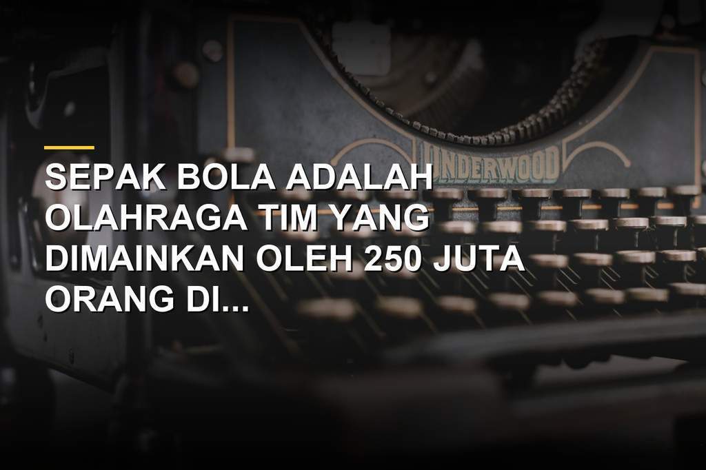 Pertandingan sepak bola dengan pemain menendang bola di lapangan hijau dihadiri ribuan penonton