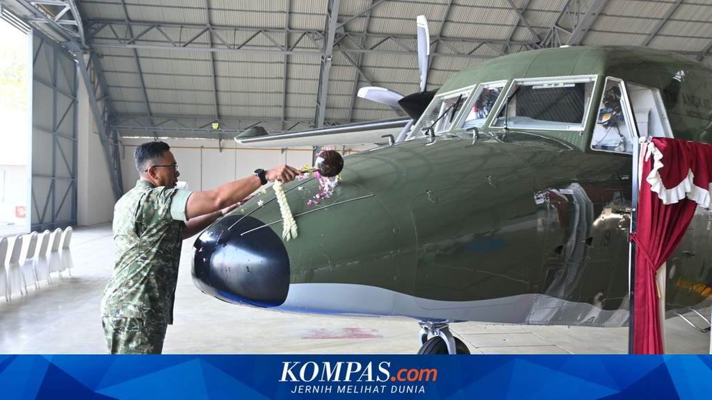 Pesawat angkut NC-212i TNI AU nomor ekor A-2119 buatan PTDI tiba di Lanud Abdulrachman Saleh