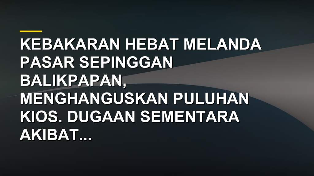 Petugas pemadam kebakaran berusaha memadamkan api yang menghanguskan puluhan kios di Pasar Sepinggan Balikpapan