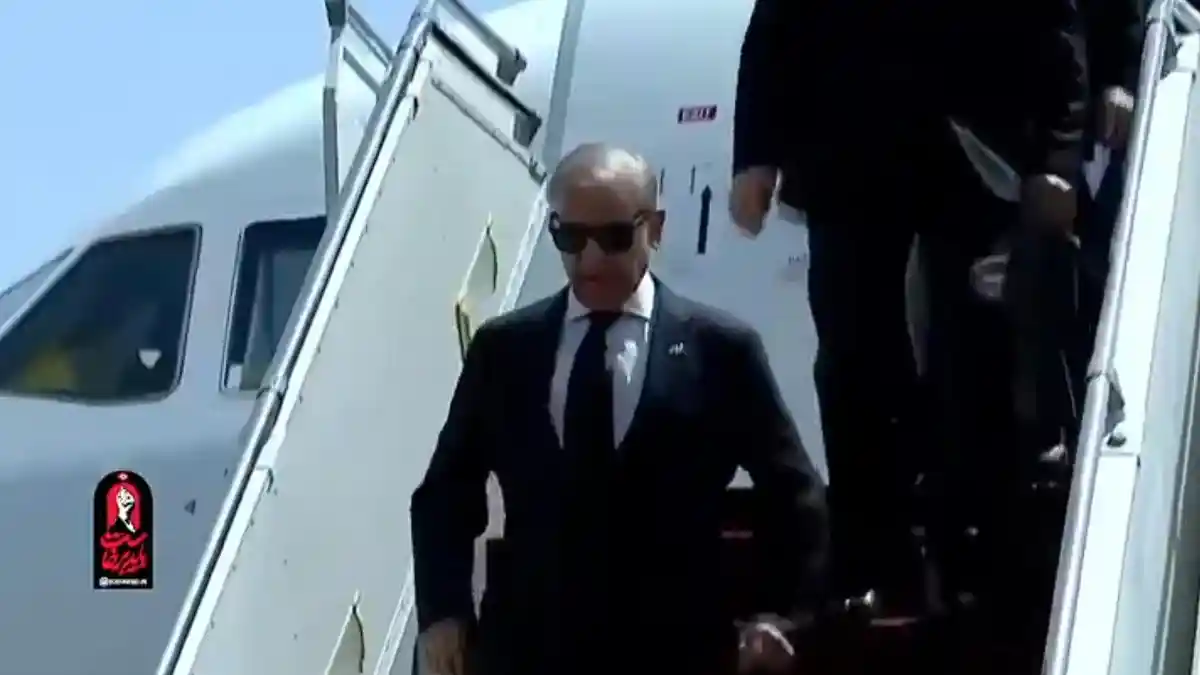 PM Pakistan Shehbaz Sharif Tegaskan Dukungan saat Hadiri Pemakaman Ali Khamenei