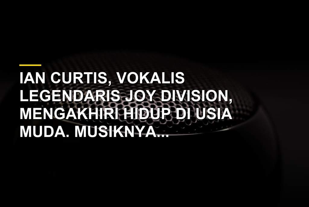 Potret hitam putih Ian Curtis, vokalis Joy Division dengan ekspresi mendalam