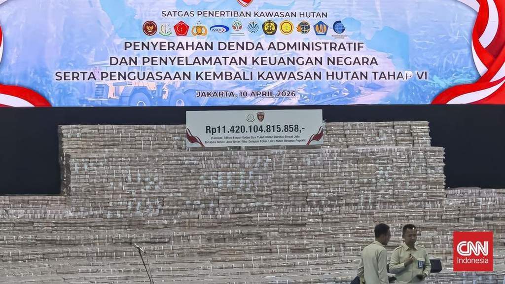 Presiden Prabowo Subianto menghadiri penyerahan uang Rp11,4 triliun dari Satgas PKH di Kejaksaan Agung
