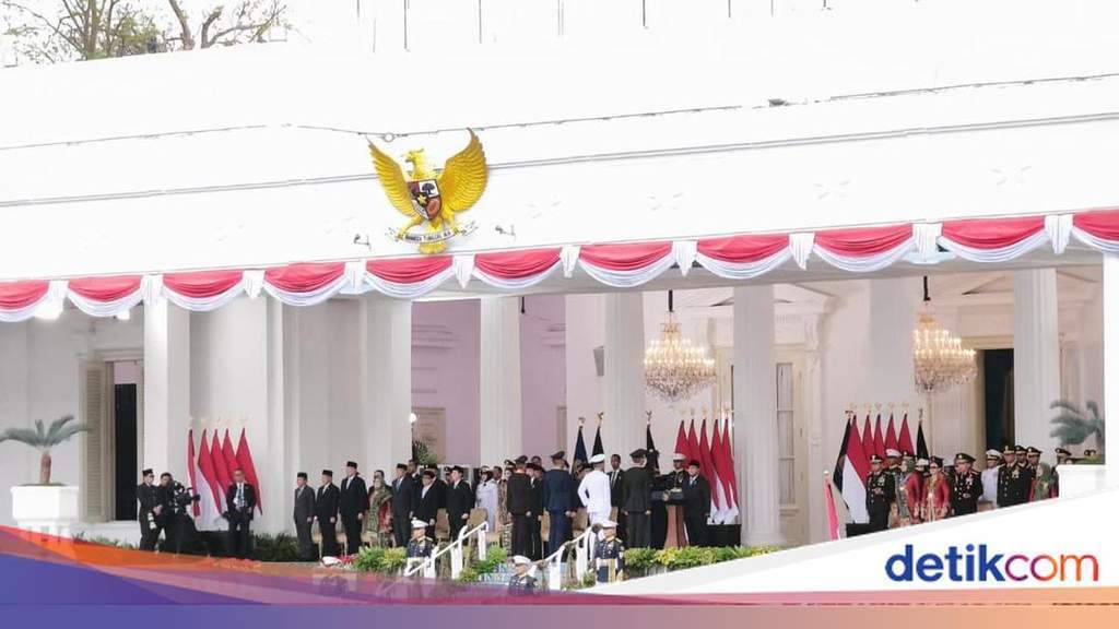 Presiden Prabowo Subianto menyampaikan arahan kepada perwira remaja TNI dan Polri