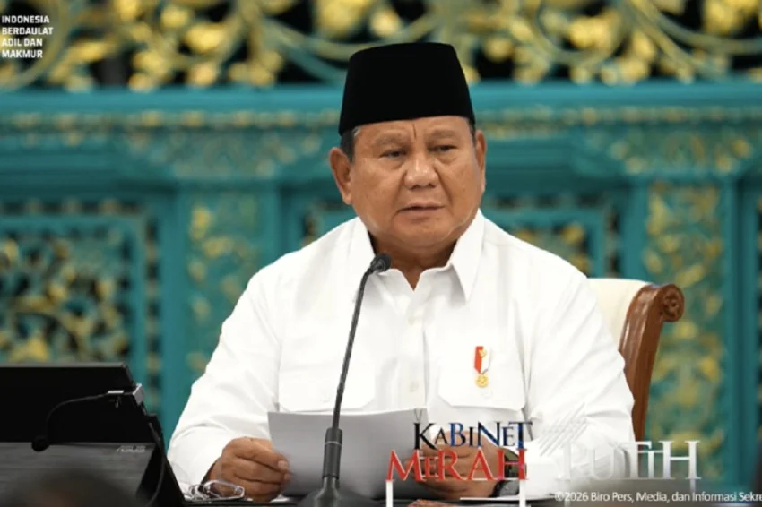 Presiden Prabowo Subianto memberikan arahan dalam Sidang Kabinet Paripurna di Istana Negara