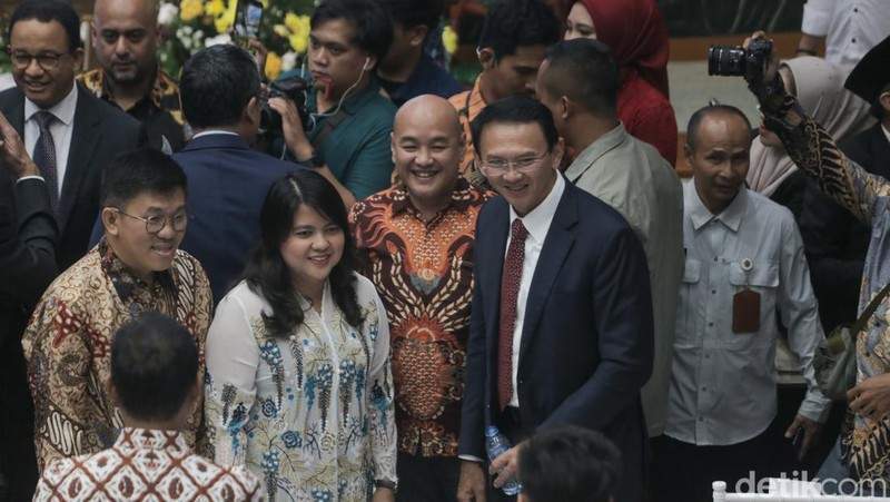 Pramono Anung memberikan sambutan dalam acara serah terima jabatan Gubernur Jakarta di Balai Kota