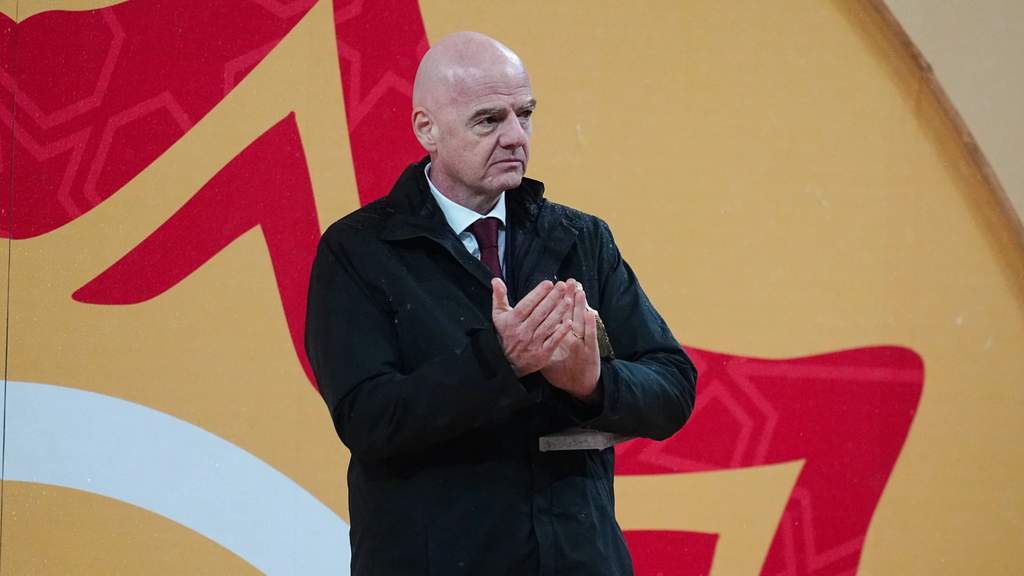 Presiden FIFA Gianni Infantino dan Presiden FFF Philippe Diallo dalam konferensi pers