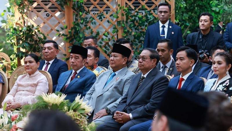 Presiden Prabowo dan Jokowi duduk berdampingan di pernikahan putra Boy Thohir bersama para menteri dan pejabat negara