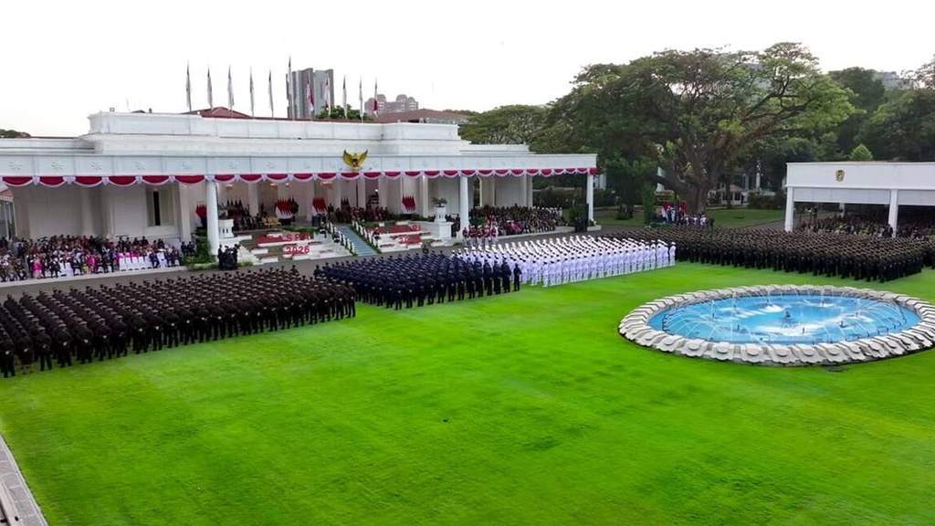 Presiden Prabowo Subianto melantik Perwira Remaja TNI-Polri di Istana Merdeka