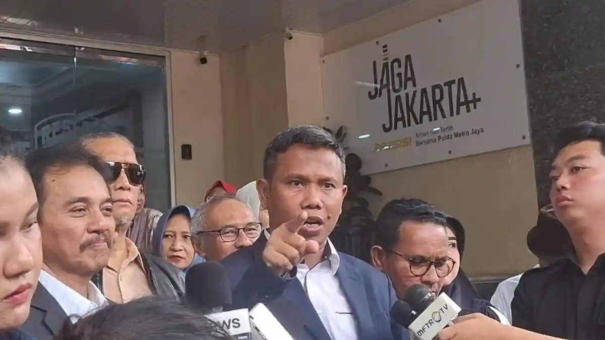 Advokat Ahmad Khozinudin yang dicabut kuasa hukumnya oleh Roy Suryo dalam kasus ijazah Jokowi