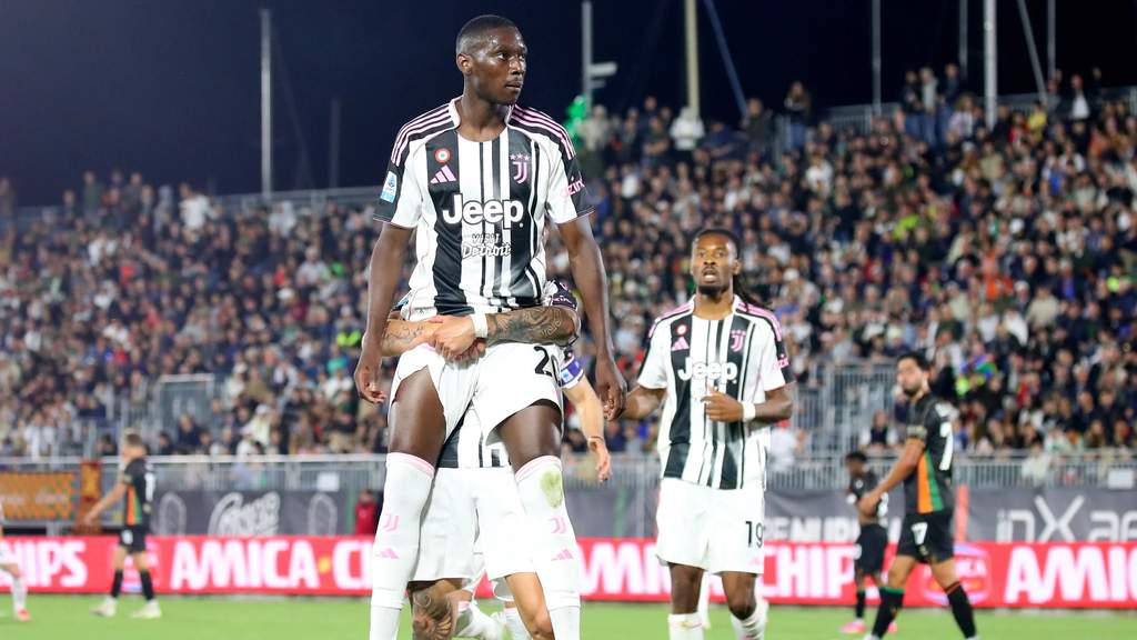 Randal Kolo Muani resmi pindah ke Juventus dari PSG dengan transfer permanen
