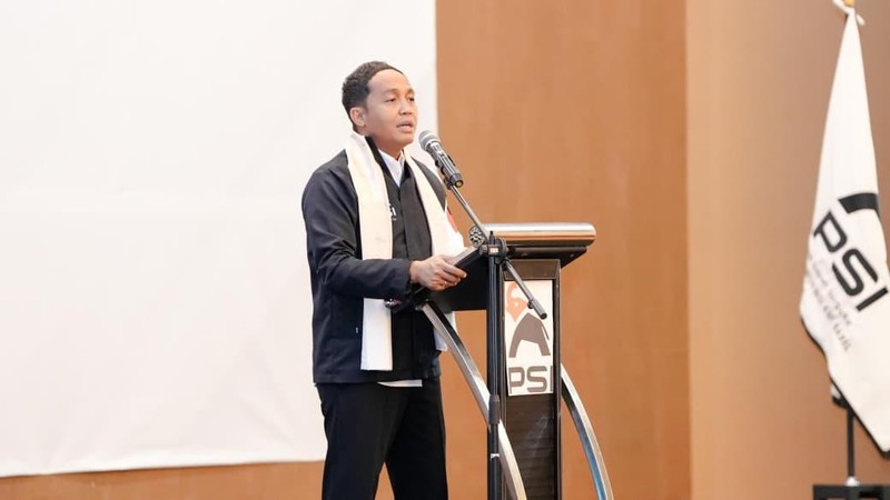 Ilustrasi sinyal politik Jokowi dan atribut PSI dalam pusaran demokrasi