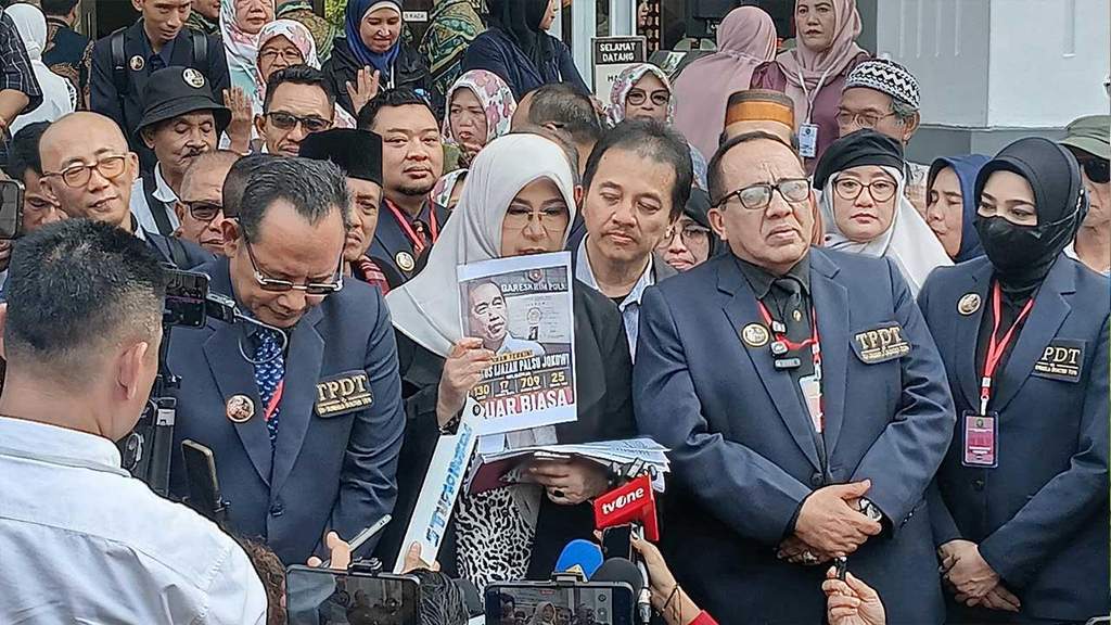 Roy Suryo menghadiri persidangan di Pengadilan Negeri Jakarta Timur