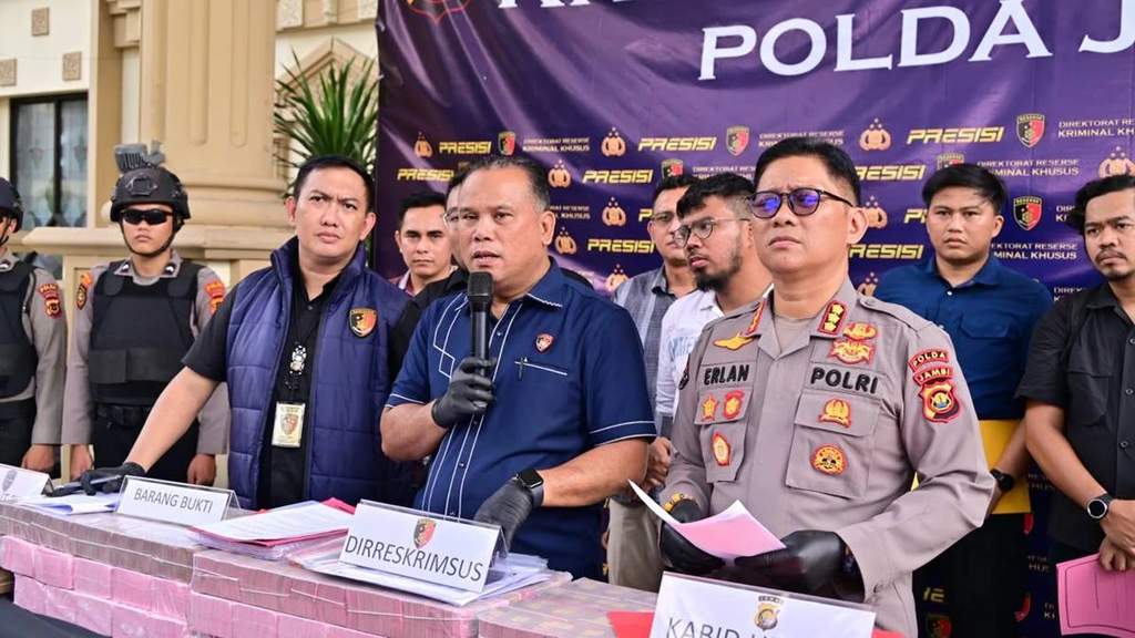 Konferensi pers Polda Jambi terkait kasus pembobolan dana nasabah Bank Jambi senilai Rp 144 miliar