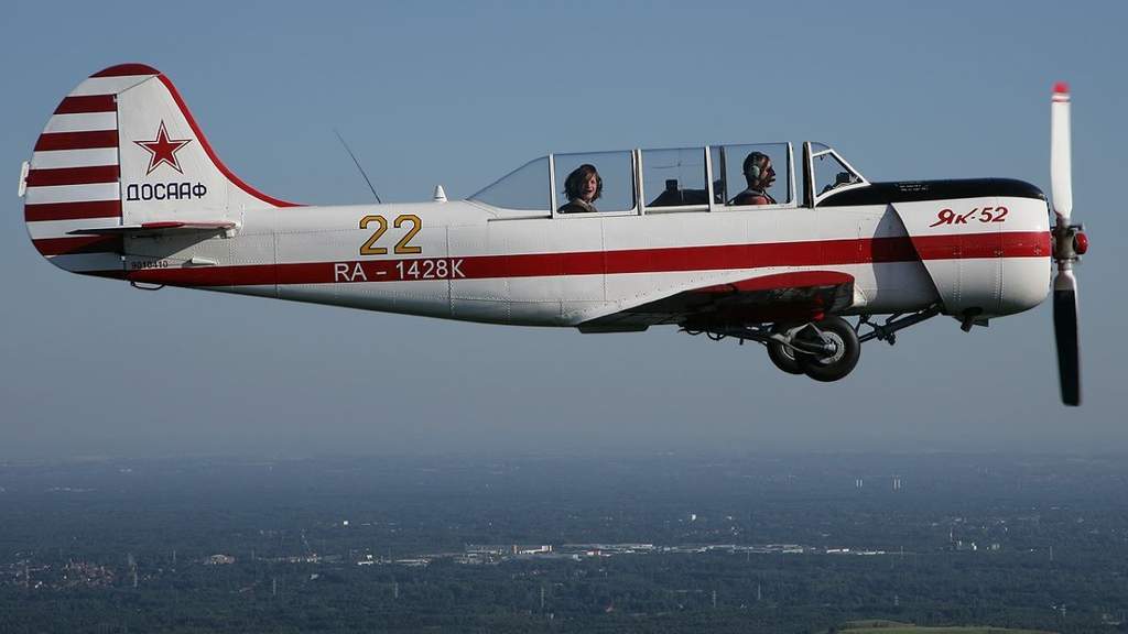 Pesawat antik Antonov An-2 dan Yak-52 yang dimodifikasi Rusia untuk meluncurkan drone interceptor