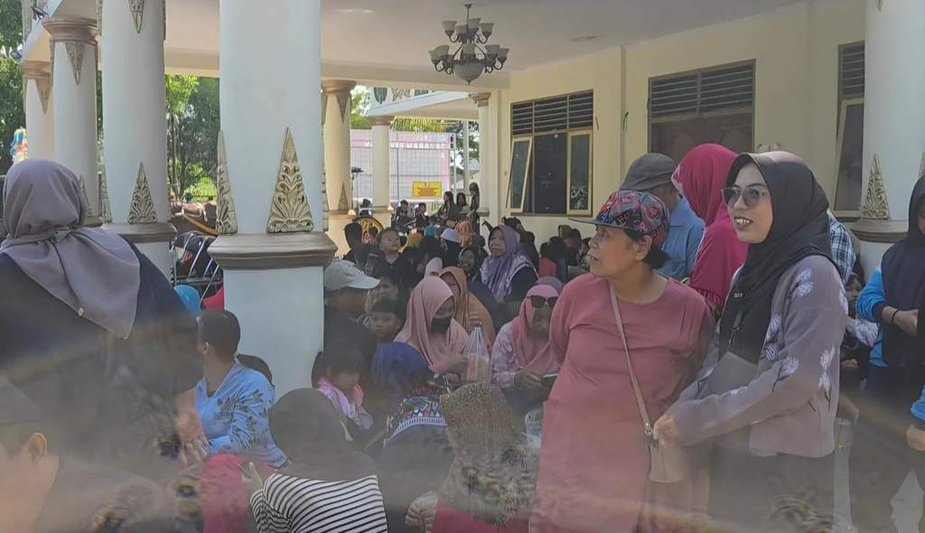 Suasana kemeriahan Kirab Saparan Bekakak Ambarketawang 2026 di Sleman Yogyakarta