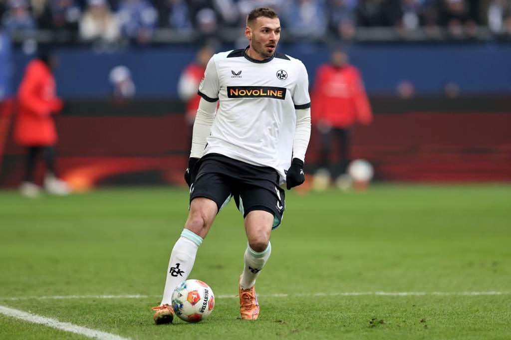 Bek bebas transfer Luca Sirch saat dilaporkan menjalani tes medis di SC Elversberg