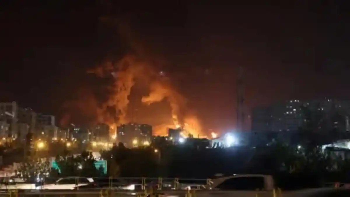 Kondisi kerusakan infrastruktur jembatan pasca serangan udara militer AS di wilayah Iran selatan
