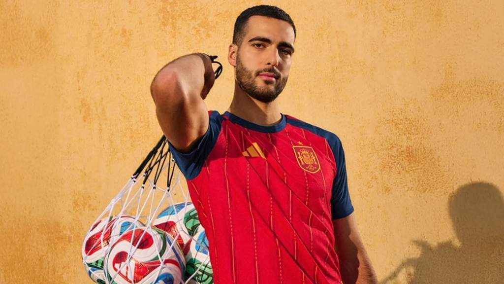 Jersey kandang dan tandang terbaru Timnas Spanyol untuk Piala Dunia 2026 buatan Adidas