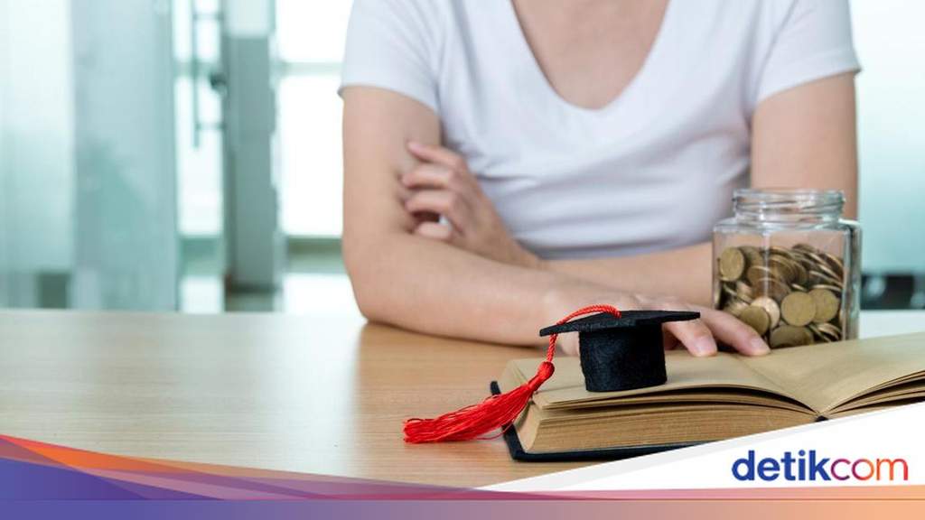 Orang tua siswa memberikan tanggapan terkait wacana pengaktifan kembali SPP SMA dan SMK negeri Jabar