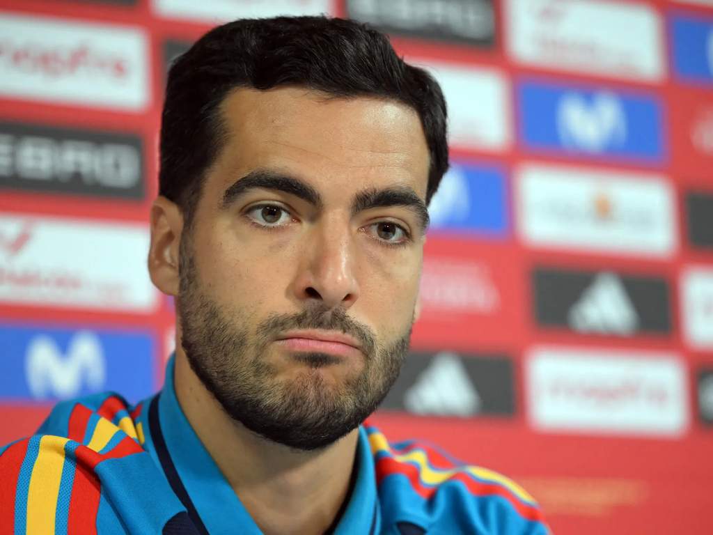Mikel Merino bersiap menghadapi Lionel Messi di pertandingan final Piala Dunia 2026