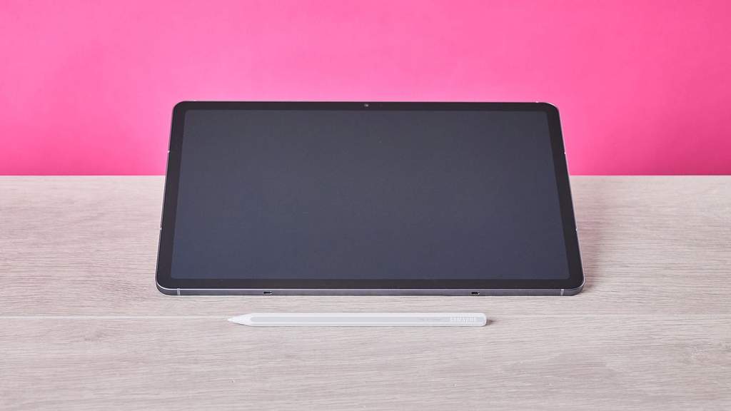 Tampilan tablet Samsung Galaxy Tab S11 lengkap dengan stylus S Pen