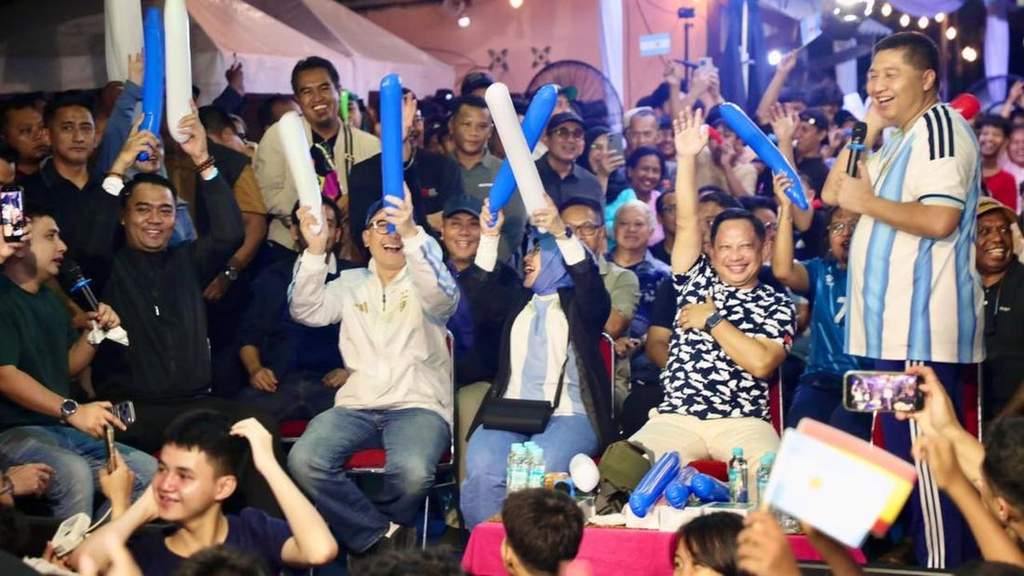 Mendagri Tito Karnavian saat menghadiri nobar final Piala Dunia 2026 di Menteng