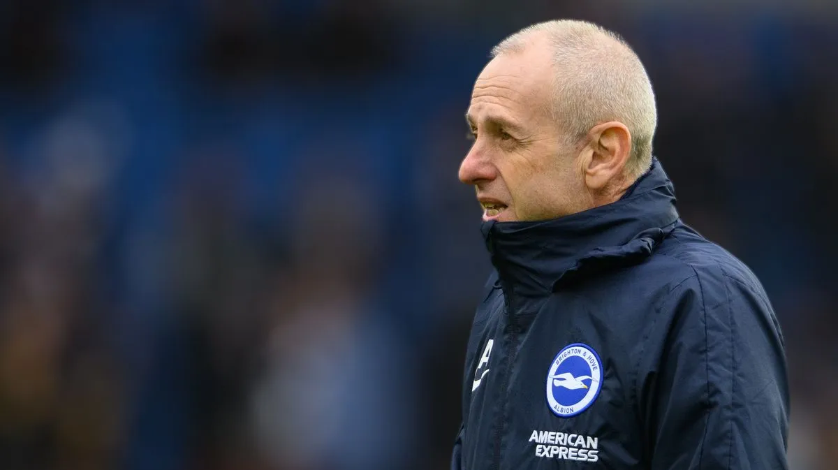 Roberto De Zerbi saat memimpin sesi latihan Tottenham Hotspur di Hotspur Way