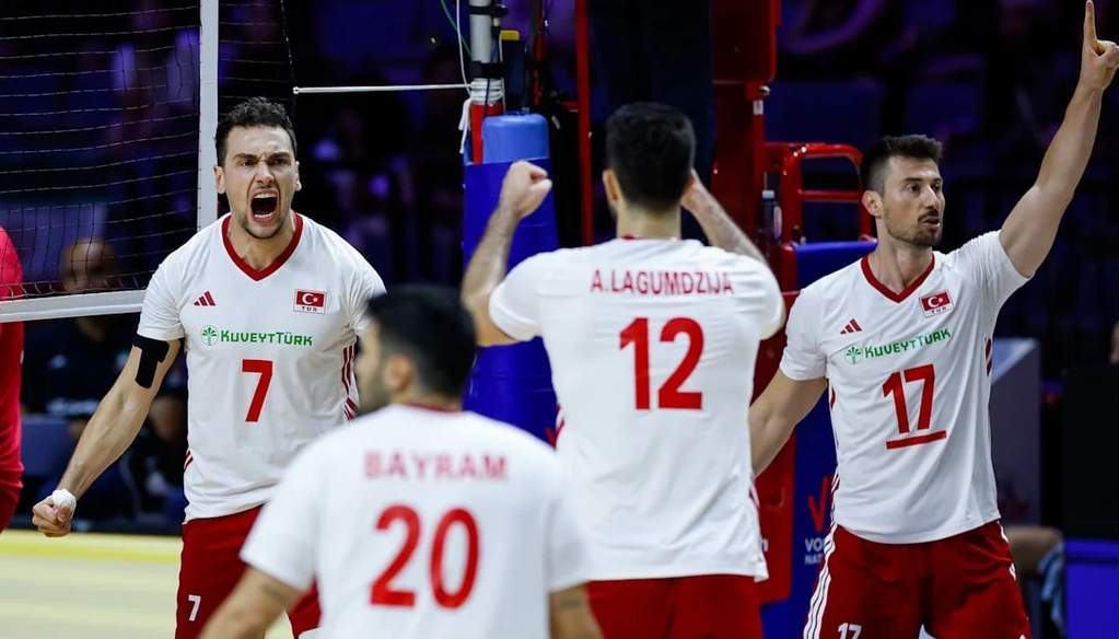 Pemain timnas voli putra Turki merayakan kelulusan ke putaran final VNL 2026