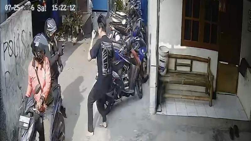 Ilustrasi pelaku curanmor di Depok menodongkan senjata api saat kepergok warga