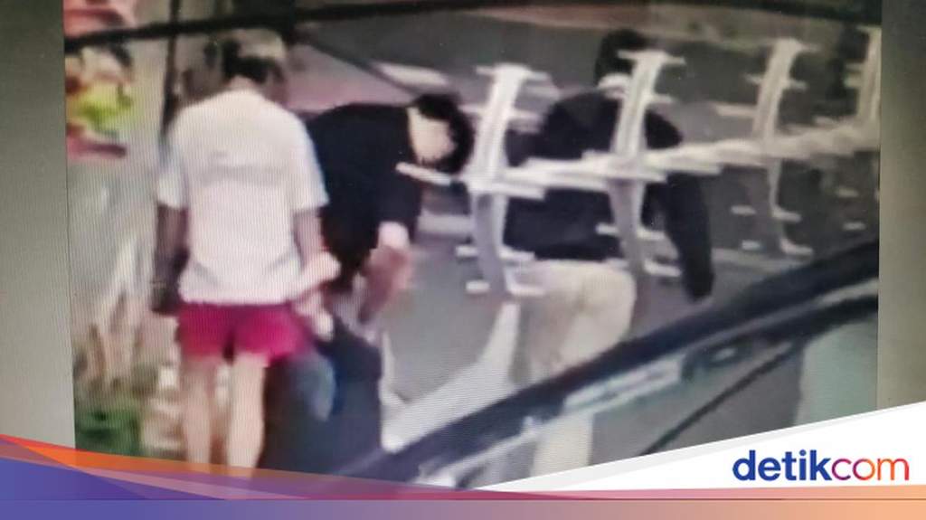 Video viral seorang pria digotong paksa akibat konflik antartetangga di Gambir Jakarta Pusat.