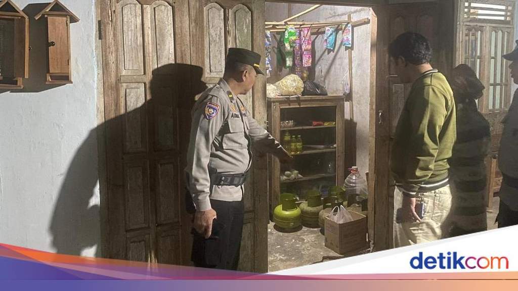 Petugas polisi mengecek lokasi pencurian tabung gas elpiji di Bantul