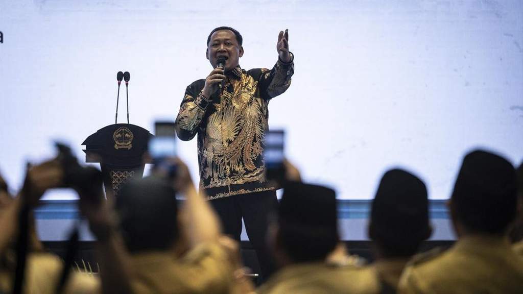 Wakil Ketua KPK Fitroh Rohcahyanto memberikan klarifikasi terkait isu kasus korupsi MBG