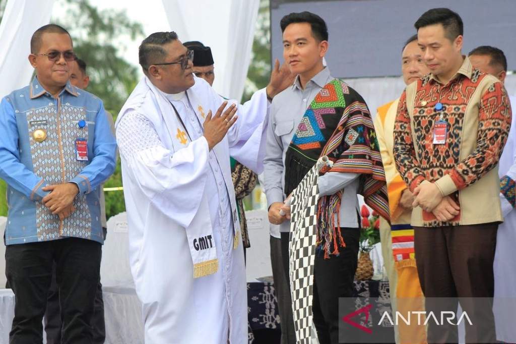 Wakil Presiden Gibran Rakabuming Raka mengajak masyarakat menjaga persatuan dan toleransi di Kupang