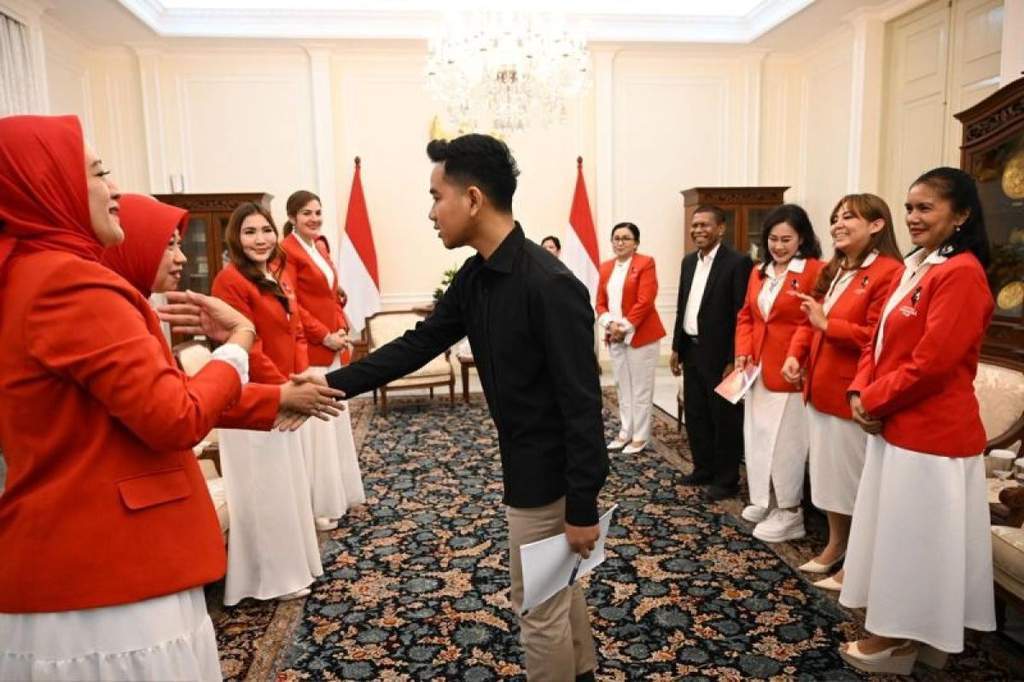 Wakil Presiden Gibran Rakabuming Raka saat menerima audiensi Perempuan Indonesia Maju jelang Hari Kartini