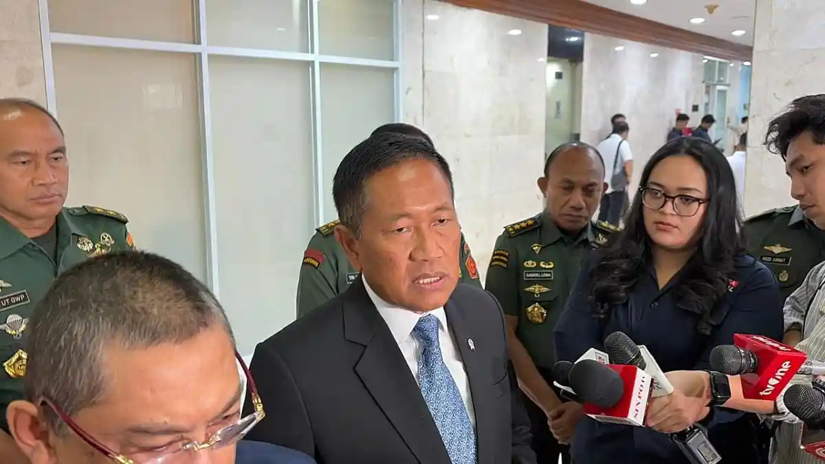 Wamenhan Donny Ermawan memberikan keterangan mengenai latihan militer calon manajer Kopdes