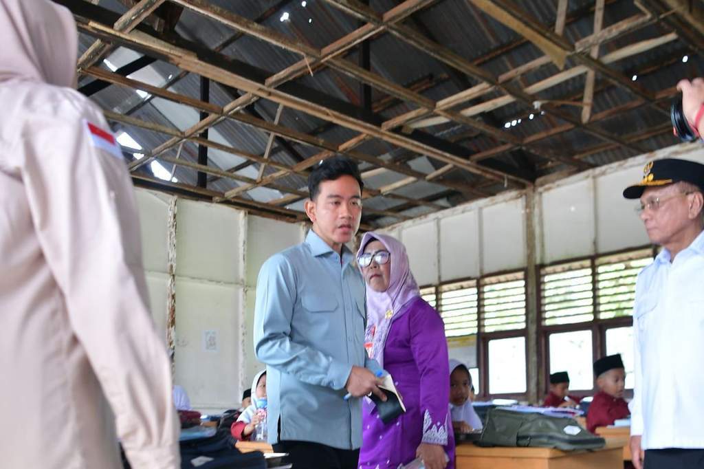 Wakil Presiden Gibran Rakabuming memberikan keterangan terkait pelantikan Kepala BGN Sudaryono.