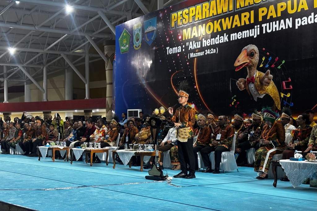 Wapres Gibran Rakabuming memberikan sambutan pada pembukaan Pesparawi Nasional XIV di Manokwari Papua