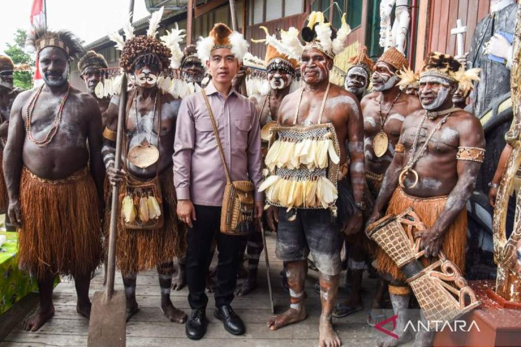 Wakil Presiden Gibran Rakabuming Raka meninjau wilayah Asmat untuk perluasan program MBG