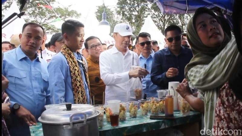 Warga Lampung antusias menyambut kunjungan Joko Widodo di Kotagajah Lampung Tengah