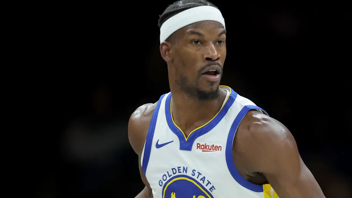 Pemain bintang NBA Jimmy Butler saat bertanding di lapangan