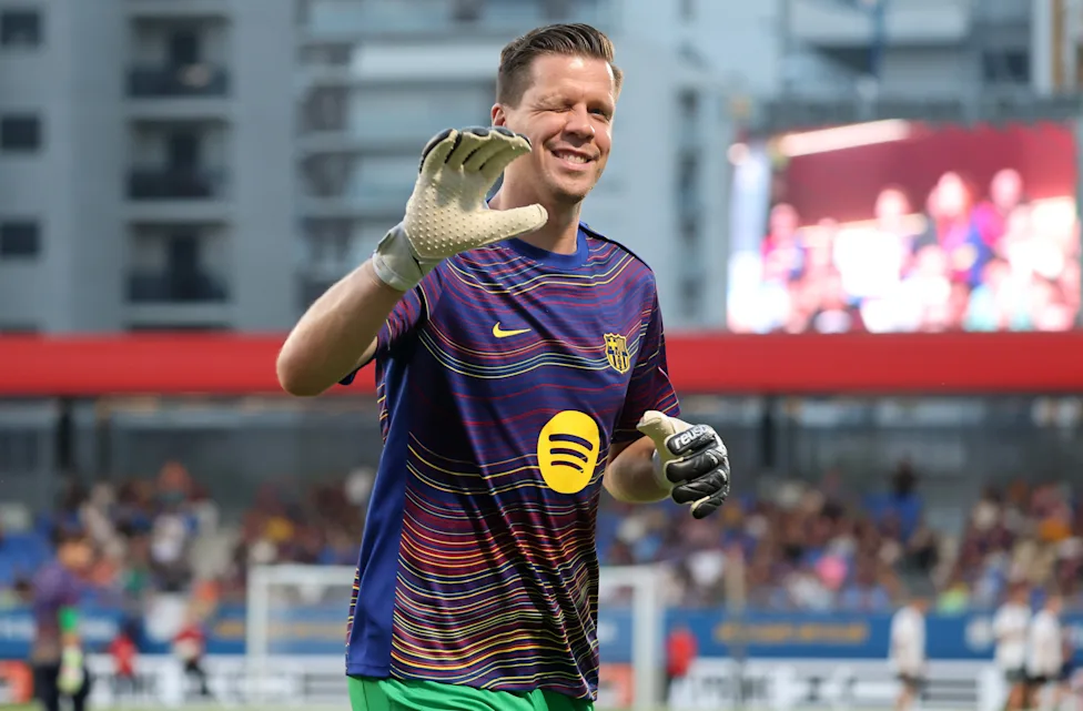 Wojciech Szczesny tersenyum dalam latihan Barcelona, mengaku kembali jatuh cinta pada sepak bola