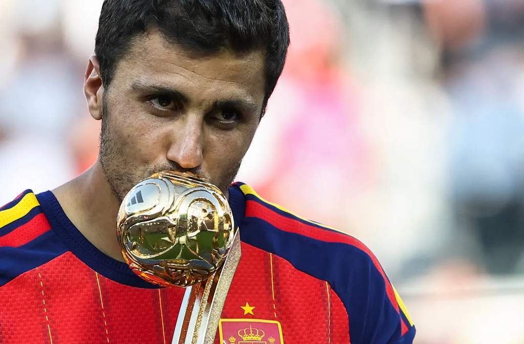 Gelandang Manchester City Rodri jalani operasi punggung jelang musim baru