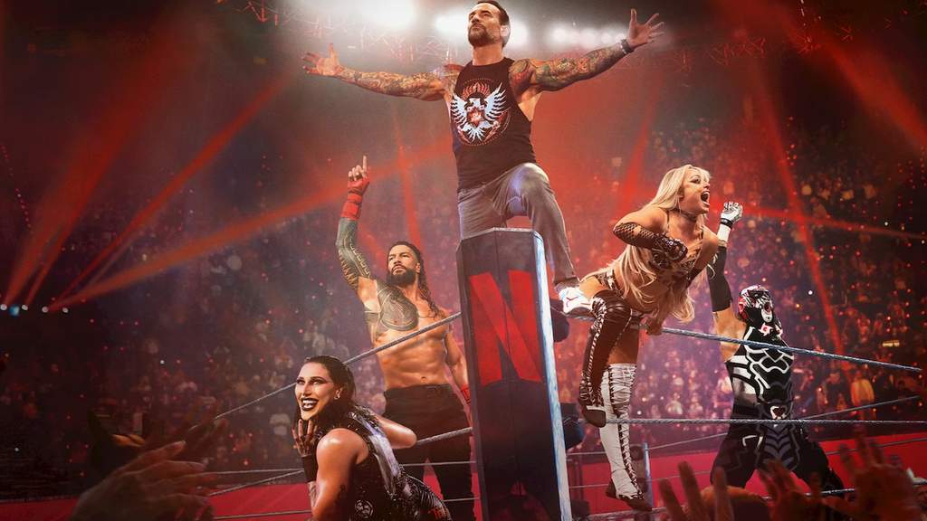 Logo WWE dan Netflix pada siaran langsung program pegulat profesional