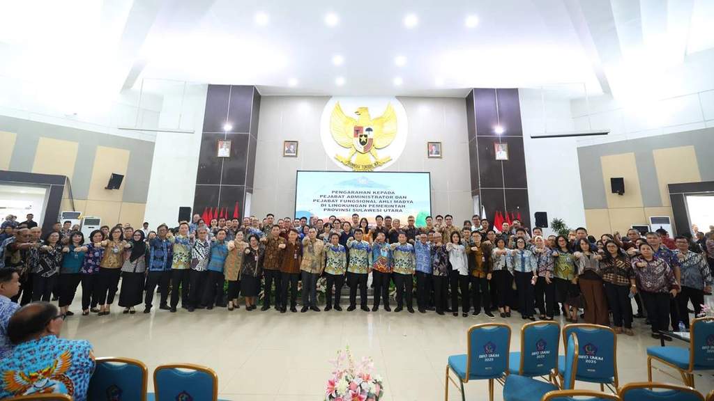 Gubernur Sulut Yulius Selvanus memberikan arahan kepada Pejabat Administrator Pemprov Sulut