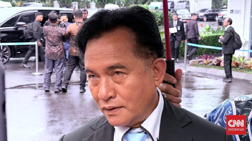Menko Kumham Imipas Yusril Ihza Mahendra saat memberikan keterangan terkait deportasi Abdul Karim